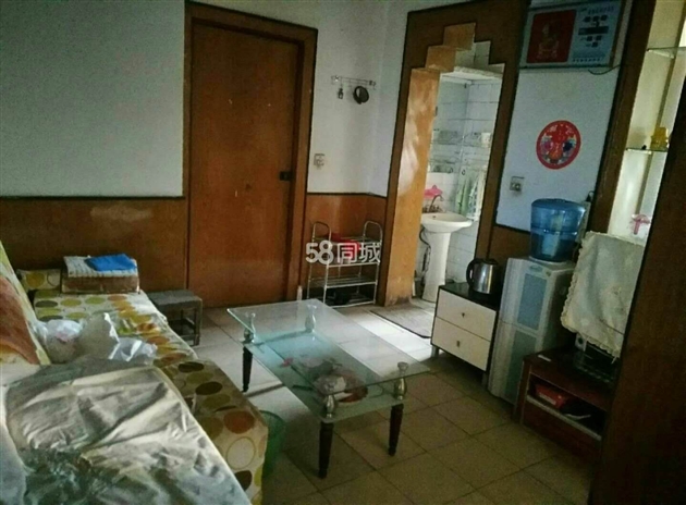 劳动路南头拎包入住二室一厅一厨一卫房