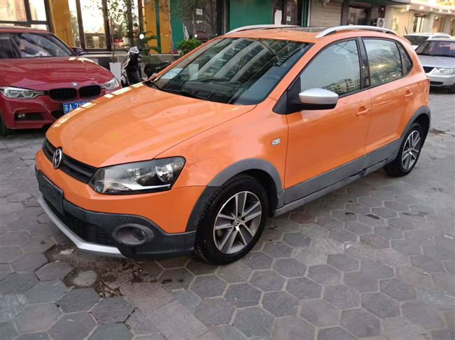 大众Polo cross版，14年入户，一手到公司名下，6万多公里，原漆，喜欢的联系
